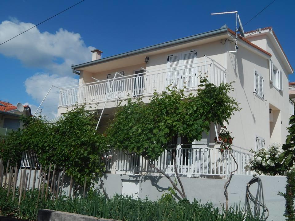 Apartment Arleta Trogir Bagian luar foto